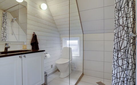 Ege - 200M from the Sea: Piso, Pared, Diseño De Interiores, Arreglo De Tubería, Madera, Suelo, Techo, Baño, Lámpara, Arquitectura
