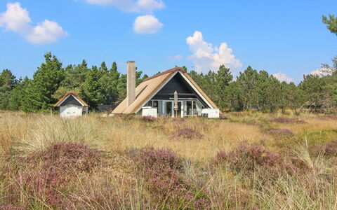 Gerdis - 1.6Km from the Sea: Arquitectura, Techo, Casa, Material Compuesto, La Luz Del Día, Vía Muerta, Entrada De Coches