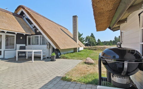Gerdis - 1.6Km from the Sea: Arquitectura, Techo, Casa, Material Compuesto, La Luz Del Día, Vía Muerta, Entrada De Coches