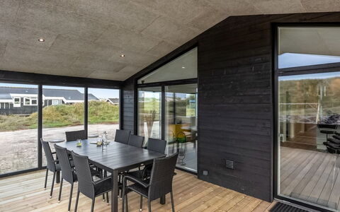 Birger - 300M from the Sea: Arbusto, Diseño Urbano, Cobertura Del Suelo, Ladrillo, Departamento, Inmuebles, Enladrillado, Balcón, Paisajismo