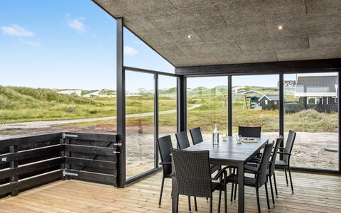 Birger - 300M from the Sea: Arbusto, Diseño Urbano, Cobertura Del Suelo, Ladrillo, Departamento, Inmuebles, Enladrillado, Balcón, Paisajismo