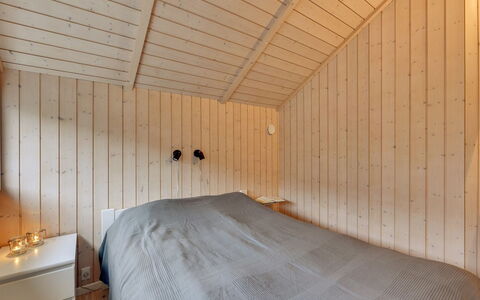 Christan - 1.2Km from the Sea: Pared, Piso, Madera, Suelo, Habitación, Diseño De Interiores, Techo, Habitación, Cama, Encendiendo