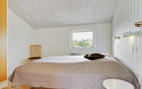 Apolonia - from the Sea: Madera, Techo, Piso, Suelo, Diseño De Interiores, Habitación, Lámpara, Suelos De Madera, Habitación, Cama