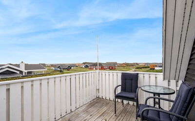 Amandus - 100M from the Sea