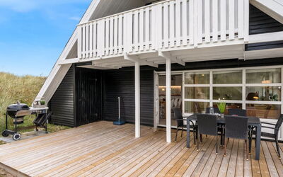 Amandus - 100M from the Sea
