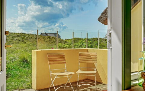 Quirina - 75M from the Sea: Cabaña, Cobertizo, \Choza, Casa De Campo, Pradera, Choza, Granero, Cuarto De Troncos, Edificios Del Jardín