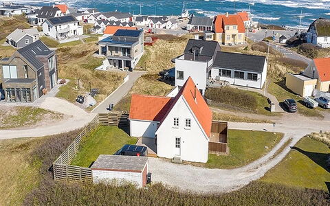 Bernice - 150M from the Sea: Cabaña, Cobertizo, \Choza, Casa De Campo, Pradera, Choza, Granero, Cuarto De Troncos, Edificios Del Jardín