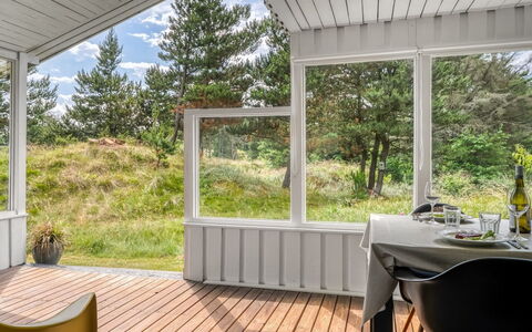 Gloria - 2.5Km from the Sea: Madera, Diseño De Interiores, Mueble, Piso, Suelo, Casa, Techo, Silla, Suelos De Madera, Porche