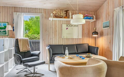Vlatko - 2.9Km from the Sea: Mueble, Diseño De Interiores, Madera, Techo, Piso, Encendiendo, Sala, Habitación, Casa, Suelo