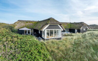 Henric - 100M from the Sea