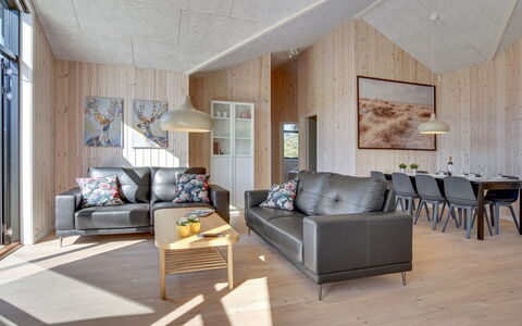 Bentine - 1.6Km from the Sea: Madera, Madera Dura, Habitación, Suelos De Madera, Techo, Sala, Tablón, Manchas De Madera, Material Natural