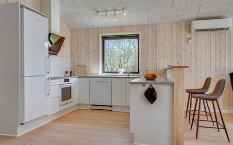 Bentine - 1.6Km from the Sea: Madera, Diseño De Interiores, Techo, Piso, Cocina, Mueble, Habitación, Suelo, Casa, Lámpara
