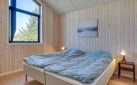 Bentine - 1.6Km from the Sea: Madera, Habitación, Techo, Madera Dura, Lecho, Marco De La Cama, Sábana, Tablón, Cama, Manchas De Madera