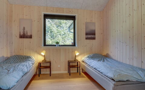 Bentine - 1.6Km from the Sea: Madera, Habitación, Diseño De Interiores, Piso, Techo, Suelo, Cama, Habitación, Sábana, Marco De La Cama