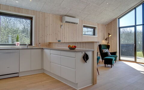 Bentine - 1.6Km from the Sea: Madera, Piso, Techo, Diseño De Interiores, Mostrador, Mueble, Cocina, Casa, Suelo, Habitación