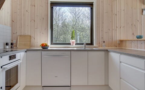 Bentine - 1.6Km from the Sea: Madera, Piso, Cocina, Mostrador, Diseño De Interiores, Suelo, Aparato De Cocina, Casa, Fregadero, Madera Dura