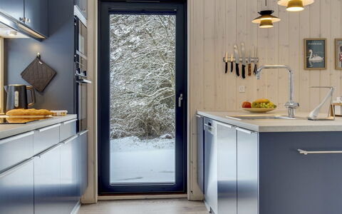 Hildegard - 1.5Km from the Sea: Cocina, Aparato De Cocina, Mostrador, Madera, Diseño De Interiores, Piso, Mueble, Electrodoméstico, Electrodoméstico, Encendiendo
