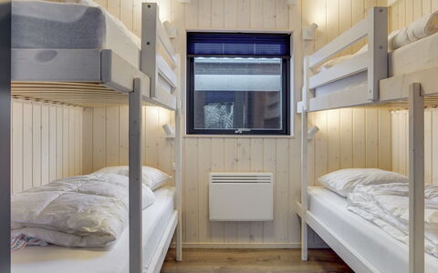 Hildegard - 1.5Km from the Sea: Madera, Congelación, Nieve, Invierno, Habitación, Madera Dura, Lecho, Tablón, Manchas De Madera, Cama