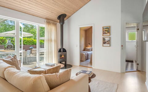 Börje - 600M from the Sea: Madera, Casa, Mueble, Techo, Cabaña, Sala, Madera Dura, Silla, Suelos De Madera