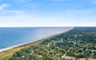 Akseli - 800M from the Sea