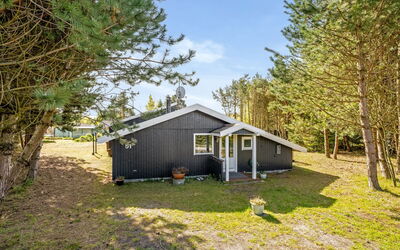 Akseli - 800M from the Sea