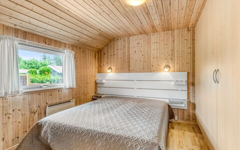 Tialda - 1.3Km from the Sea: Madera, Techo, Diseño De Interiores, Piso, Suelo, Habitación, Habitación, Cama, Casa, Madera Dura