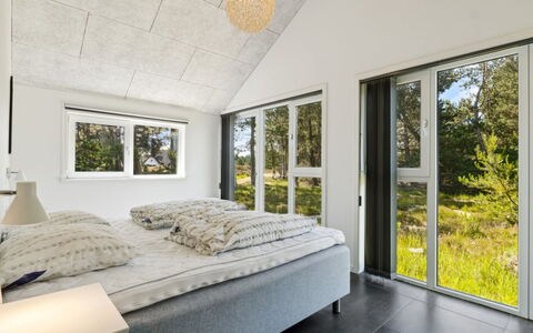 Elke - 3.5Km from the Sea: Habitación, Techo, Diseño De Interiores, Cama, Lecho, Piso, Sábana, Habitación, Casa, Suelo