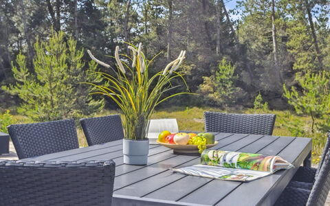 Elke - 3.5Km from the Sea: Mueble, Mueble Para Exteriores, Mesa Al Aire Libre, Mesa, Silla, Patio, Jardín, Cocina Y Comedor Mesa, Sombra, Material Natural