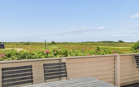 Tellervo - 2.4Km from the Sea: Piscina, Mueble Para Exteriores, Mueble, Recurso, Losa, Eco Hotel, Sombra, Silla, Ocio, Inmuebles