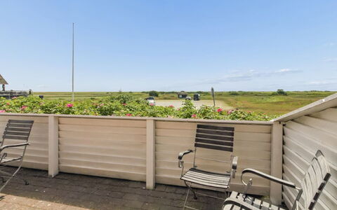 Tellervo - 2.4Km from the Sea: Piscina, Mueble Para Exteriores, Mueble, Recurso, Losa, Eco Hotel, Sombra, Silla, Ocio, Inmuebles