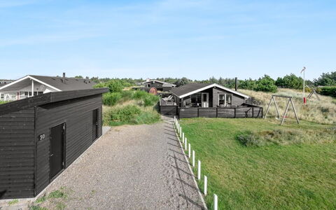 Teoline - 500M to the Fjord: Casa, Casa, Puerta, Techo, Cabaña, Inmuebles, Jardín, Sombra, Vía Muerta, Yarda