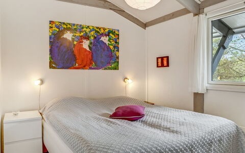 Eivy - 1Km from the Sea: Cama, Habitación, Diseño De Interiores, Lecho, Sábana, Mueble, Techo, Linos, Suelo, Textil