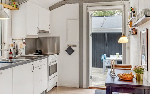 Eivy - 1Km from the Sea: Cocina, Aparato De Cocina, Electrodoméstico, Mostrador, Mueble, Piso, Madera, Diseño De Interiores, Techo, Electrodoméstico