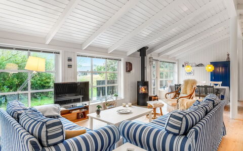 Danko - 1.5Km from the Sea: Mueble, Madera, Sofá, Diseño De Interiores, Techo, Casa, Sala, Silla, Cabaña