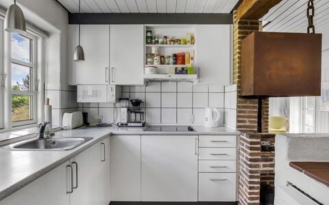 Thorben - 3.5Km from the Sea: Cocina, Aparato De Cocina, Mostrador, Electrodoméstico, Diseño De Interiores, Piso, Gabinetes, Electrodoméstico, Mueble, Fregadero