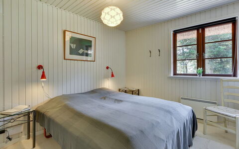 Satzur - 800M from the Sea: Diseño De Interiores, Habitación, Techo, Madera, Piso, Cama, Suelo, Lámpara, Mueble, Sábana