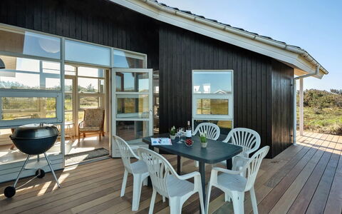 Janni - 250M from the Sea: Techo, Casa, Casa, Cabaña, Vía Muerta, Inmuebles, Entrada De Coches, Edificios Del Jardín, Yarda, Cobertizo