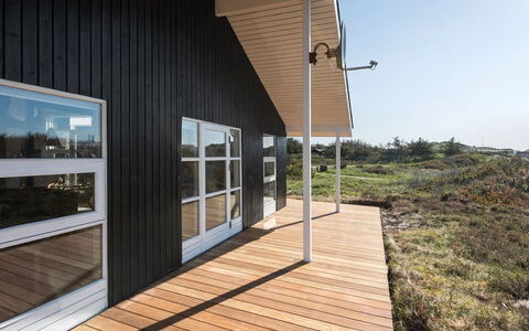 Janni - 250M from the Sea: Techo, Casa, Casa, Cabaña, Vía Muerta, Inmuebles, Entrada De Coches, Edificios Del Jardín, Yarda, Cobertizo