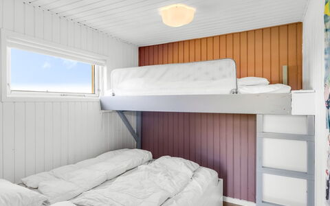 Uffi - 300M from the Sea: Habitación, Madera, Cama, Sábana, Litera, Lecho, Suelo, Diseño De Interiores, Piso, Techo