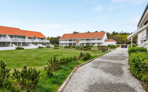 Enrica - 1Km from the Sea: Techo, Cabaña, Casa, Sombra, Vía Muerta, Casa De Campo, Porche, Estructura Al Aire Libre, Edificios Del Jardín