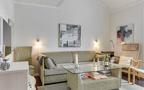 Enrica - 1Km from the Sea: Mueble, Diseño De Interiores, Sofá, Piso, Sala, Suelo, Habitación, Mesa, Encendiendo, Casa