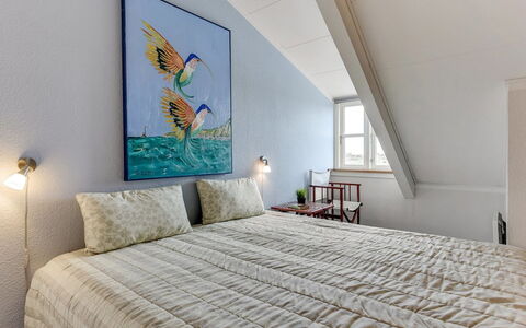 Enrica - 1Km from the Sea: Habitación, Diseño De Interiores, Suelo, Piso, Cama, Madera, Techo, Lecho, Sábana, Mueble