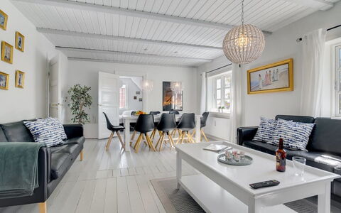 Starki - 800M from the Sea: Mueble, Diseño De Interiores, Madera, Sofá, Piso, Sala, Techo, Casa, Suelo, Encendiendo