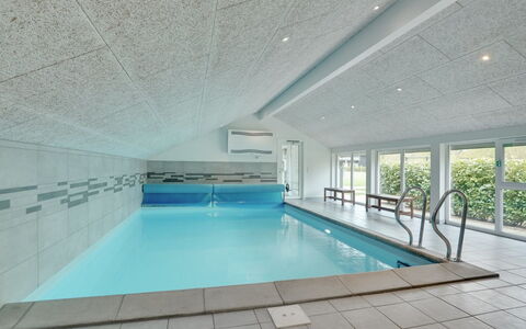 Ruut - 200M from the Sea: Piso, Pared, Suelo, Diseño De Interiores, Madera, Techo, Suelos De Madera, Encendiendo, Mueble, Suelo Laminado