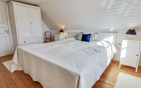 Iivari - 1.5Km from the Sea: Habitación, Piso, Madera, Cama, Suelo, Suelos De Madera, Sábana, Lecho, Diseño De Interiores, Techo