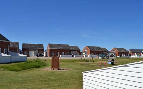 Fraya - 2.3Km from the Sea: Edificio, Casa, Ventana, Casa, Techo, Barrio Residencial, Arbusto, Cabaña, El Terreno Del Lote