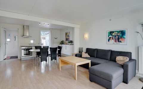 Eick - 2.5Km from the Sea: Mueble, Sofá, Piso, Departamento, Casa, Suelo, Sala, Suelos De Madera, Madera Dura