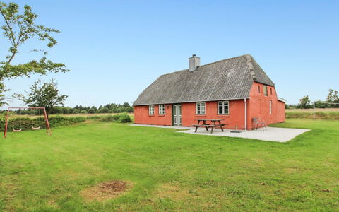 Eduard - 4.3Km from the Sea: Casa, Techo, Casa, Cabaña, Cobertizo, Edificios Del Jardín, Vía Muerta, Yarda, Cuarto De Troncos, \Choza