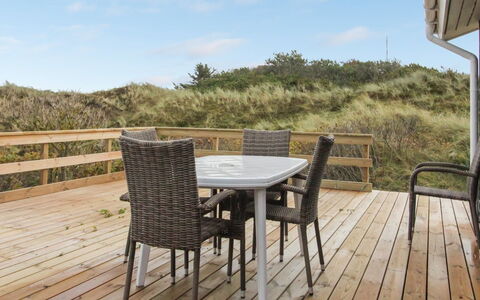 Ami - 200M from the Sea: Madera, Casa, Porche, Cubierta, Madera Dura, Techo, Manchas De Madera, Suelos De Madera, Eco Hotel