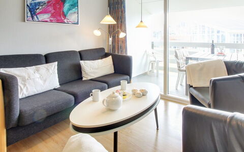 Thoni - 200M from the Sea: Mueble, Diseño De Interiores, Piso, Suelo, Sofá, Techo, Sala, Habitación, Departamento, Encendiendo